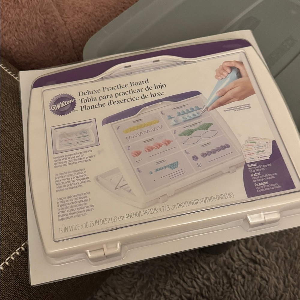 Wilton Deluxe Practice Board with Purple Accents